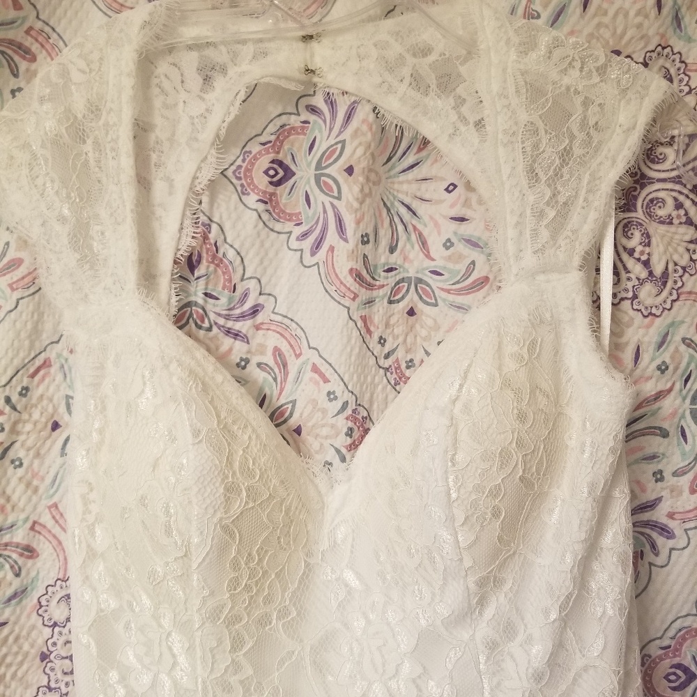 Lace Wedding Dress - Picture 2 of 8